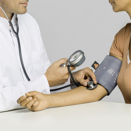 HEINE GAMMA G7 Sphygmomanometer with Adult Cuff in Zipper Pouch. MPN: M-000.09.232 - Image 2
