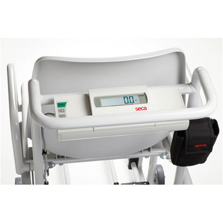 SECA 954 EMR-Validated Digital Chair Scale with wheels & Swivel Armrests (660 lbs). MPN: 9541309997 - Image 2